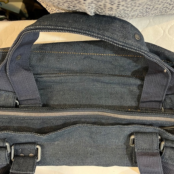 NEW Bench bag with zipper. - Picture 6 of 7